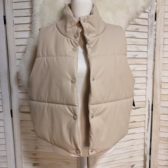 No Boundaries Light Beige Puffer Vest - Picture 3 of 4
